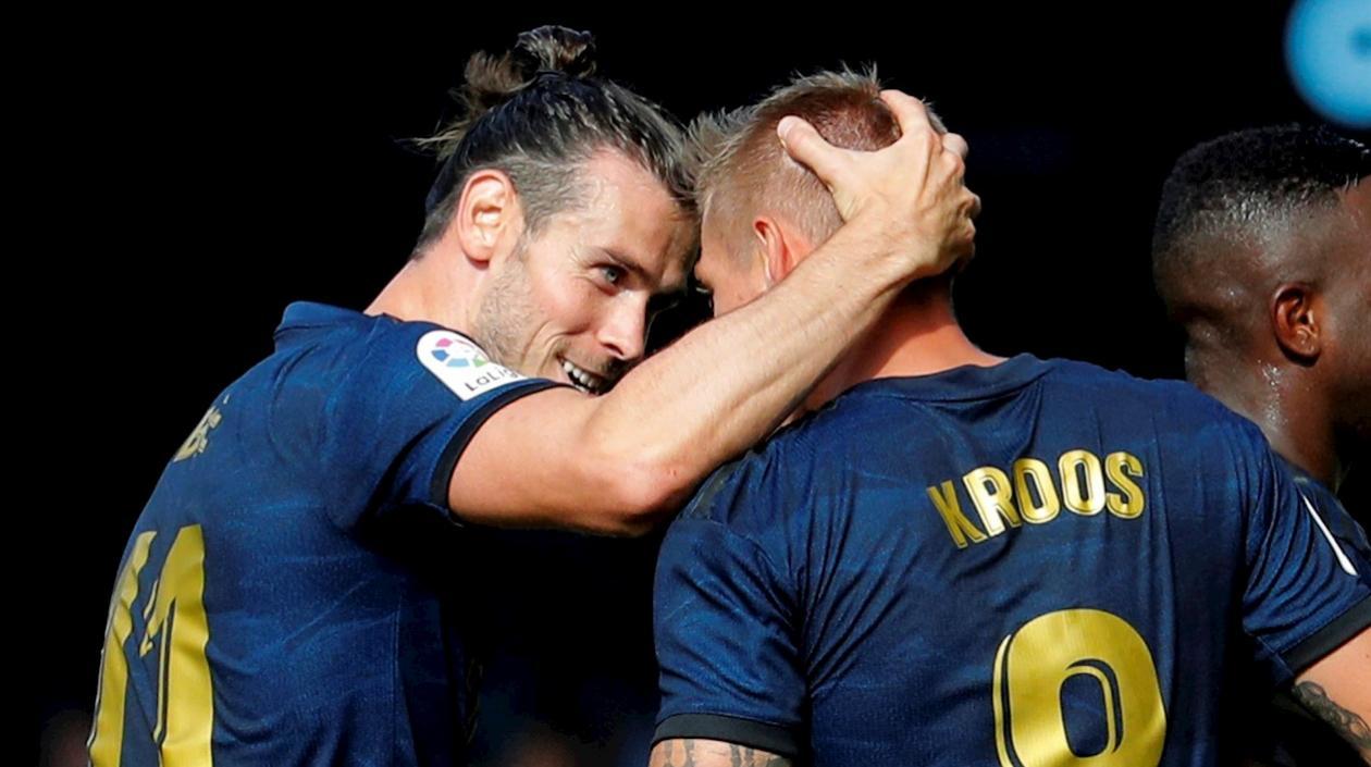 Gareth Bale y Toni Kroos festejan tras el gol del alemán. 