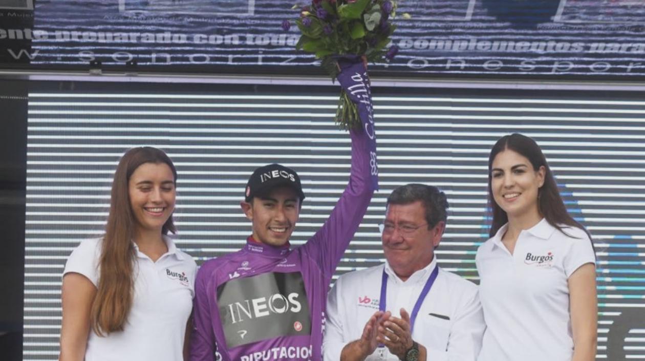 Iván Ramiro Sosa con el maillot de líder de la carrera. 