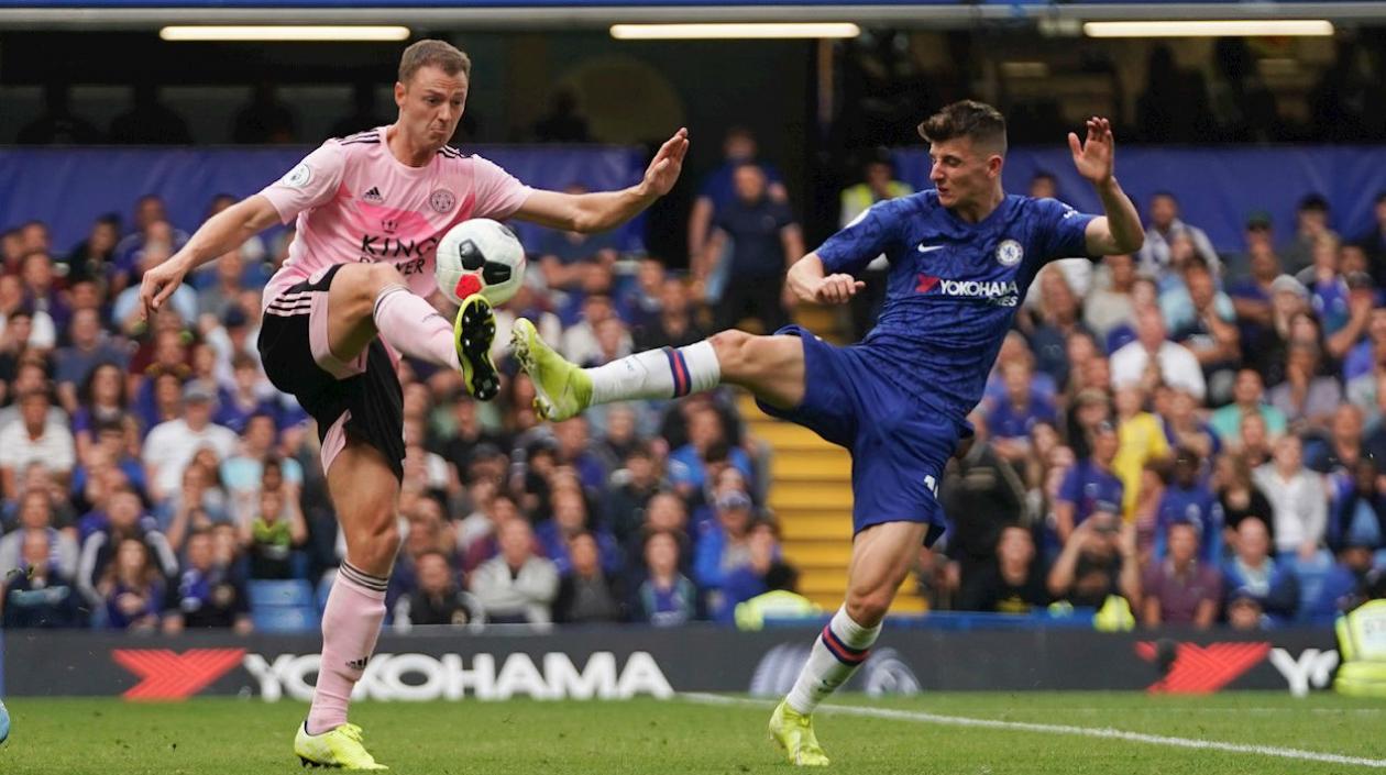 Acción del partido entre Chelsea y Leicester. 