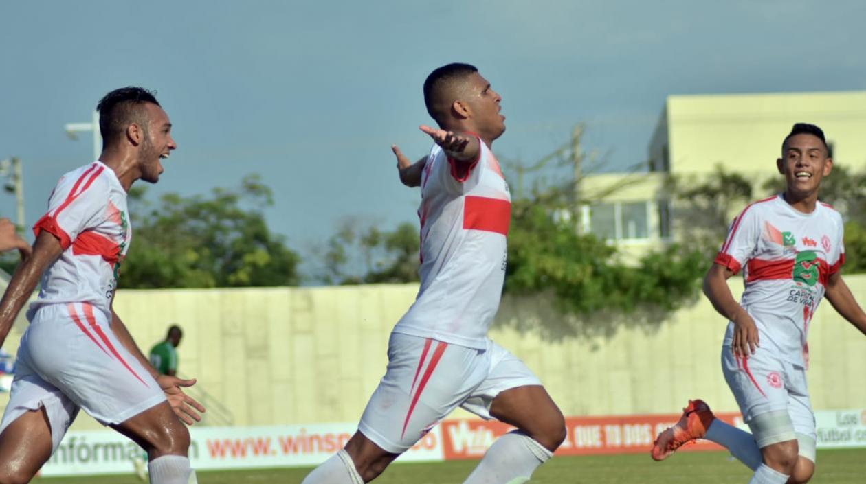 La celebración de Kevin Gutiérrez (centro).