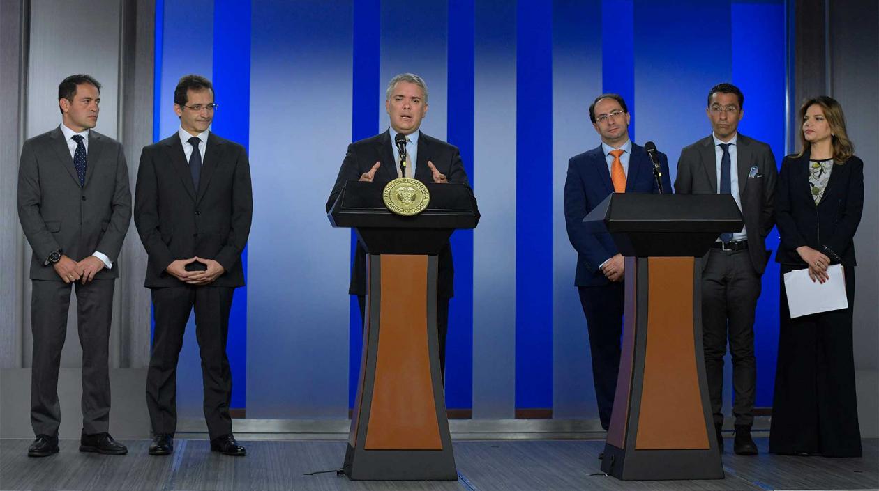 Presidente Iván Duque habla sobre los dos proyectos, junto a los representantes de las firmas Accenture y Movistar.