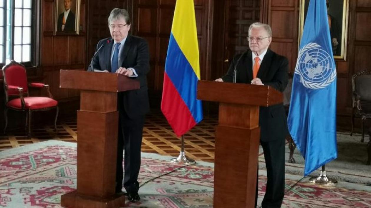 Canciller Holmes Trujillo y el enviado especial de la ONU, Eduardo Stein.