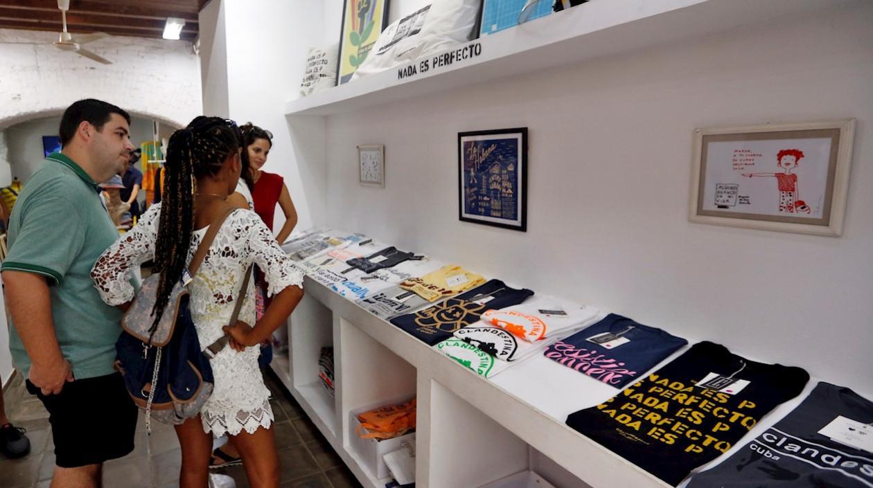 Clandestina, marca de ropa cubana.