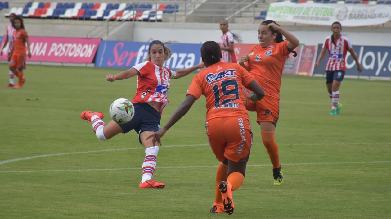 Daniela Montoya, capitana de las Tiburonas. 