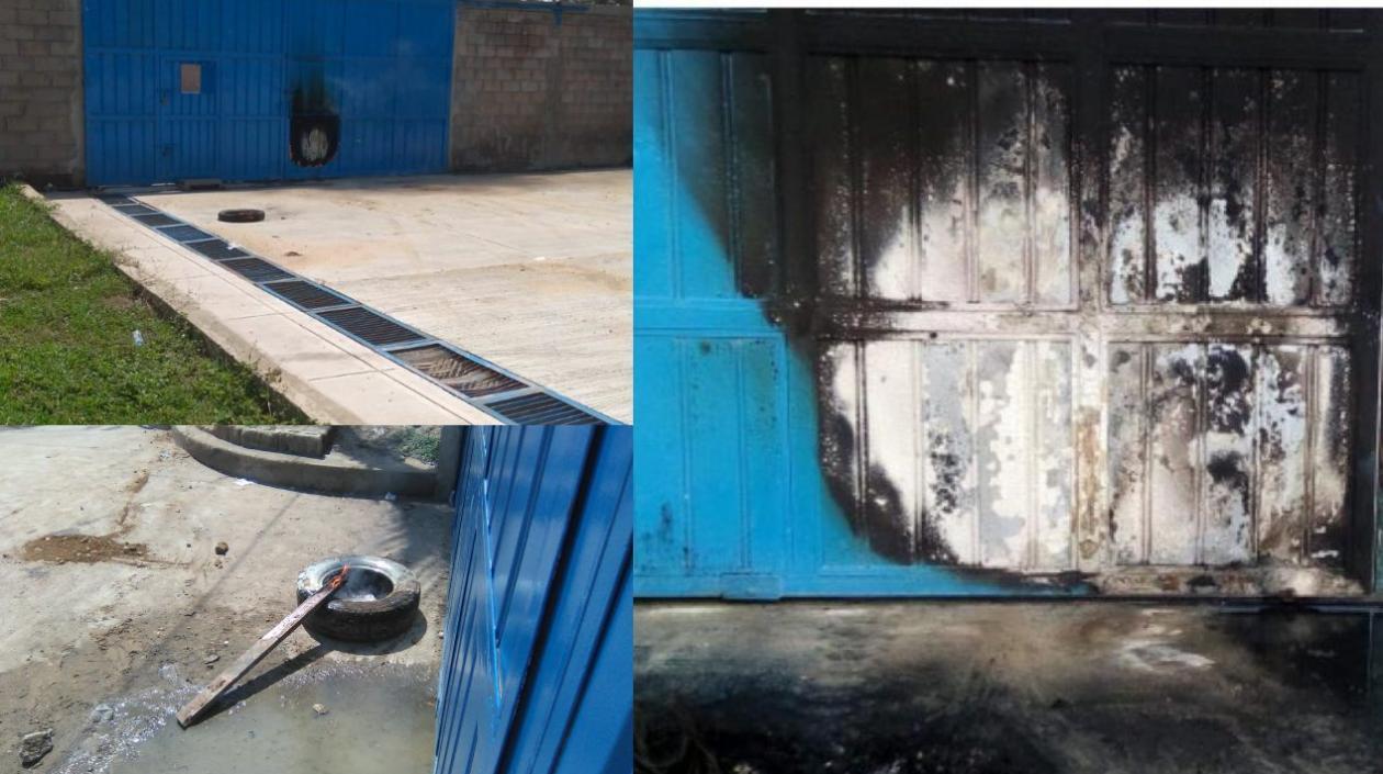 Así quedó una puerta, tras el intento de incendiar la estación de bombeo.