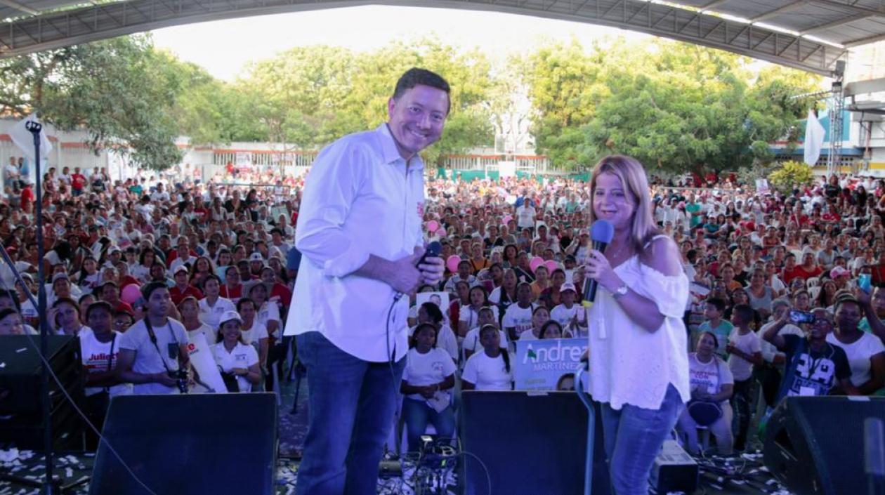 El candidato a la Alcaldía de Soledad, William Torres, con la aspirante a la Gobernación, Elsa Noguera.
