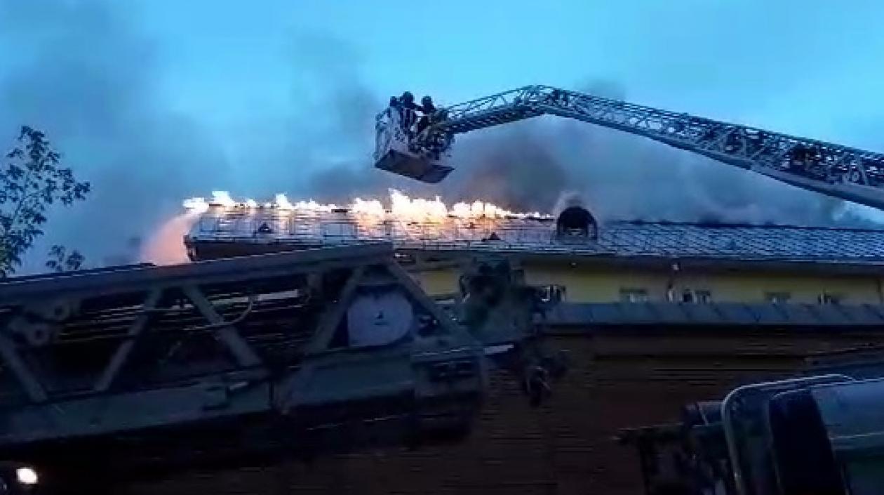 Conflagración afectó el monasterio que data de hace varios siglos.