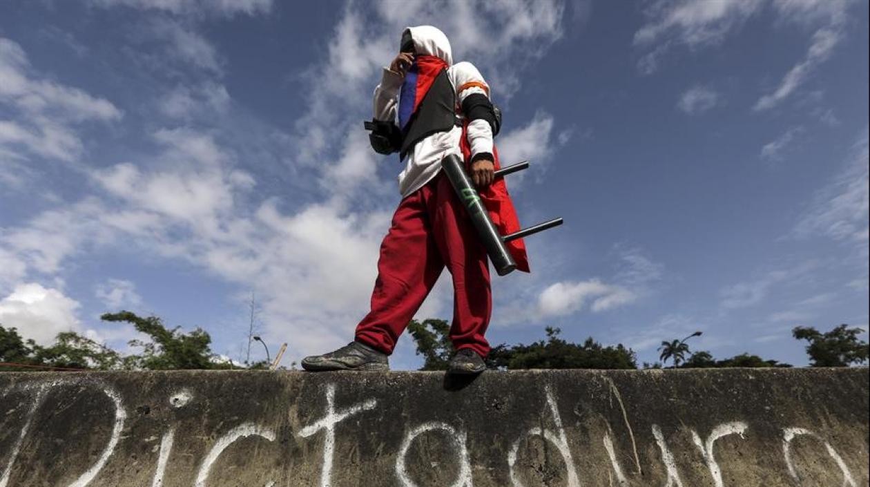 Un manifestante contra el régimen de Maduro en Venezuela