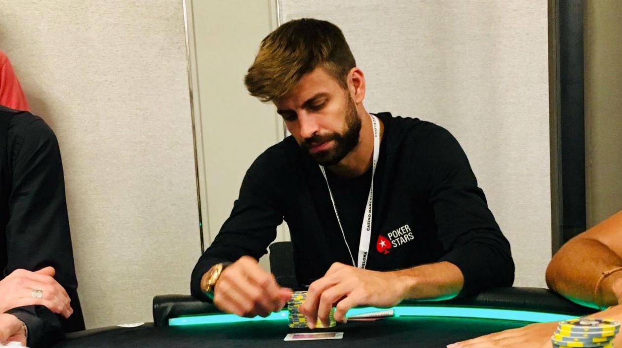 Gerard Piqué durante el juego de póker. 