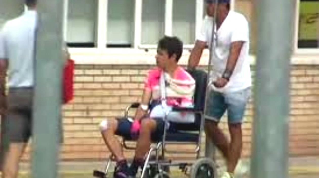 Rigoberto Urán ingresando a un hospital de Barcelona.