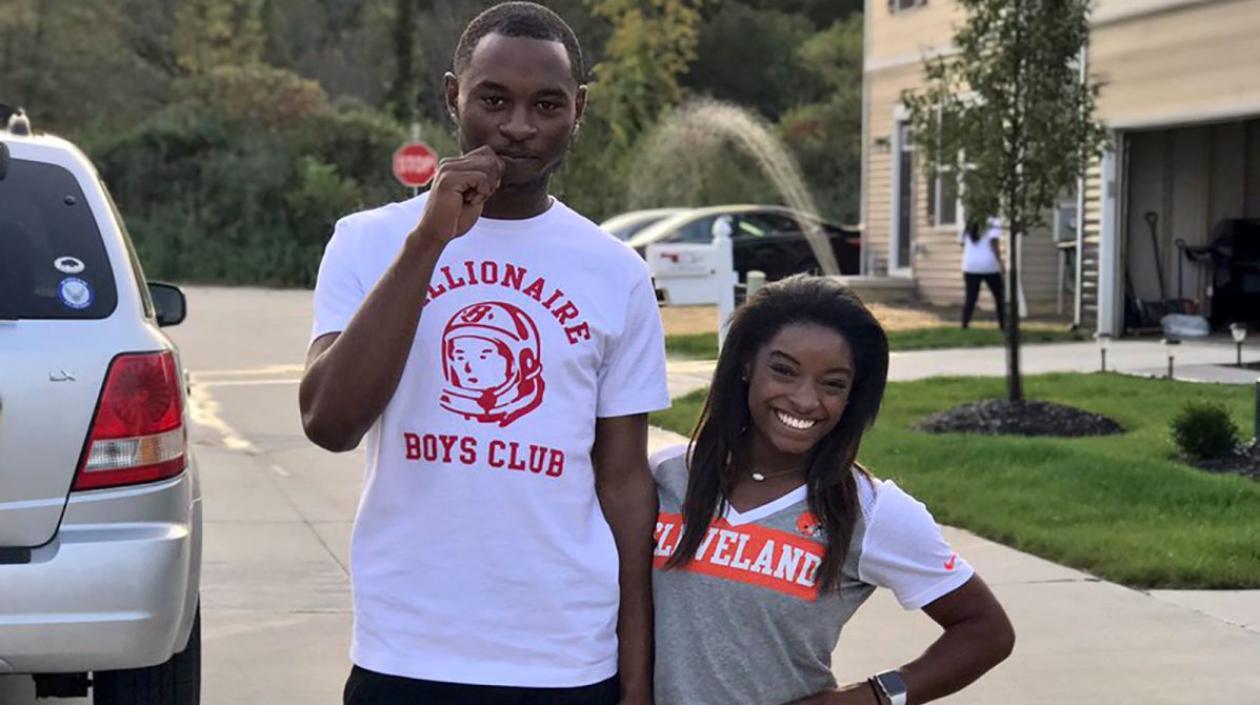 Tevin Biles-Thomas y su hermana la gimnasta Simone Biles. 