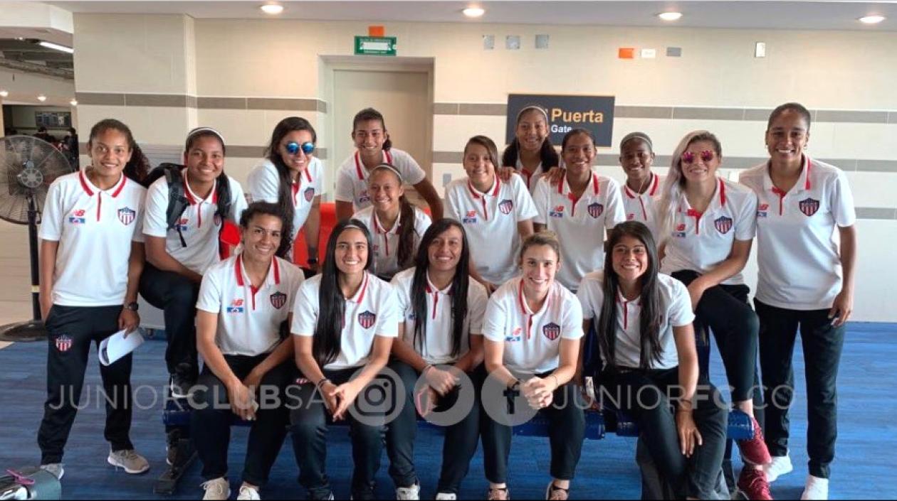 El elenco de Las Tiburonas.