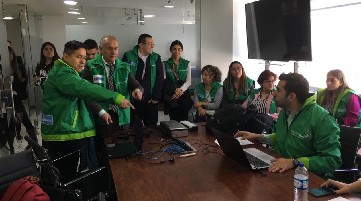 Momento del operativo de la Supersalud.