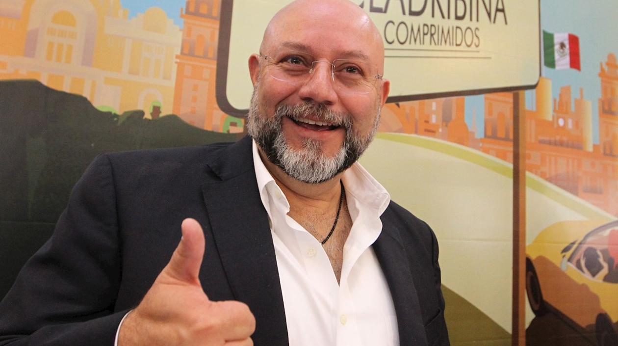 El primer síntoma en Rogelio Valles fue la sensación de tener telarañas cubriéndole el rostro, después perdió fuerza en una parte del cuerpo.