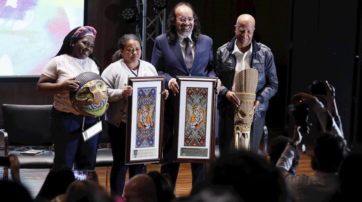 Clemencia Carabalí Rodallega (i), María Irene Ramírez Amaya (2i), Marco Romero (2d) y Ricardo Esquivias Ballestas 