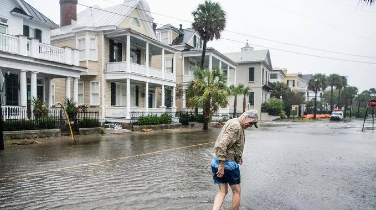 Autoridades pidieron a los habitantes protegerse del huracán Dorian.