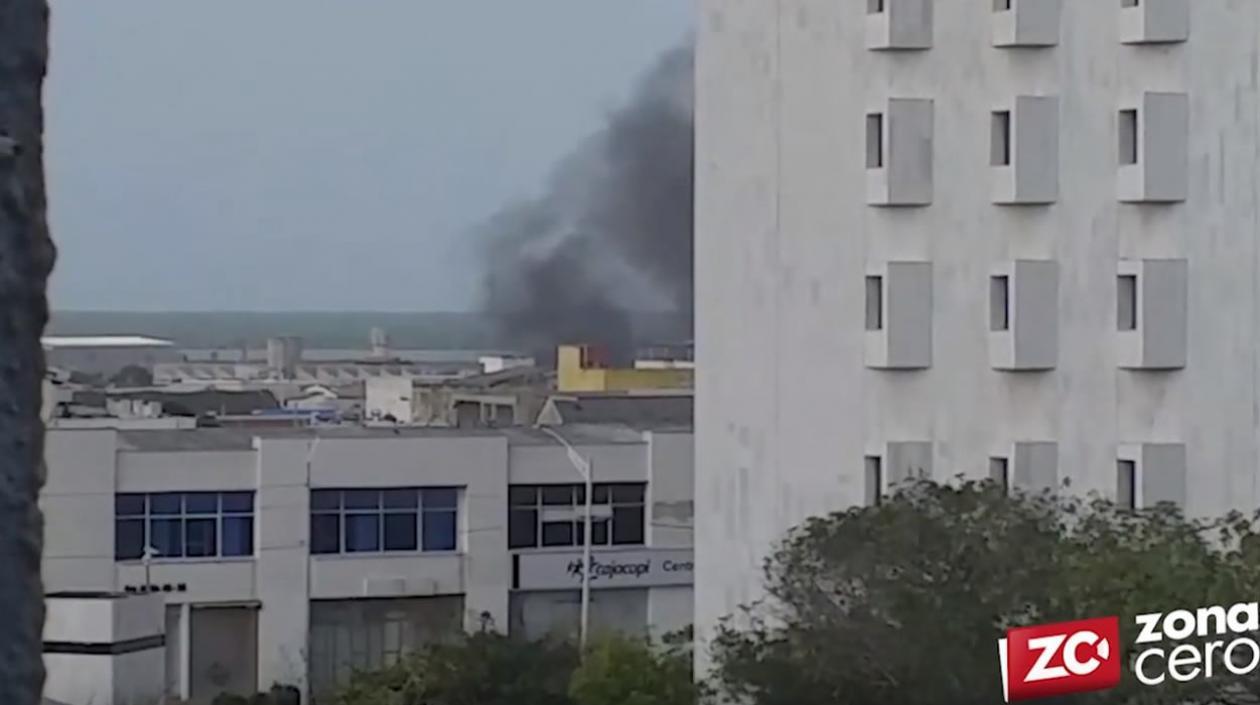 El incendio se vio desde varios puntos de la ciudad.