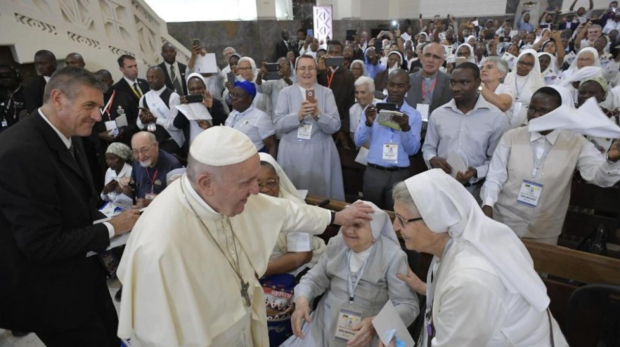 Papa dijo a religiosos y catequistas: renueven el llamado a Dios pese al cansancio.