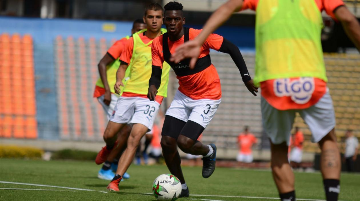 Jugadores del DIM durante un entrenamiento. 