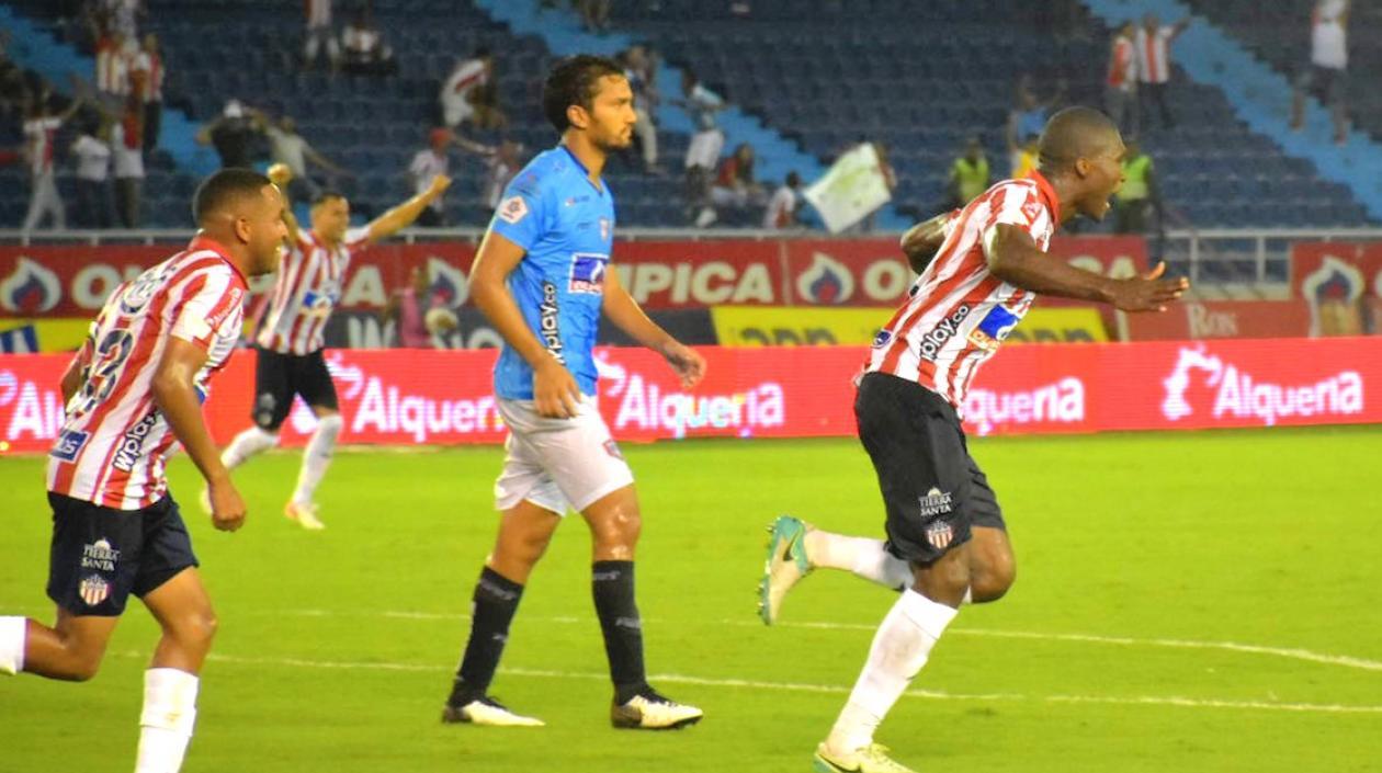 Germán Mera celebrando el gol de la victoria.