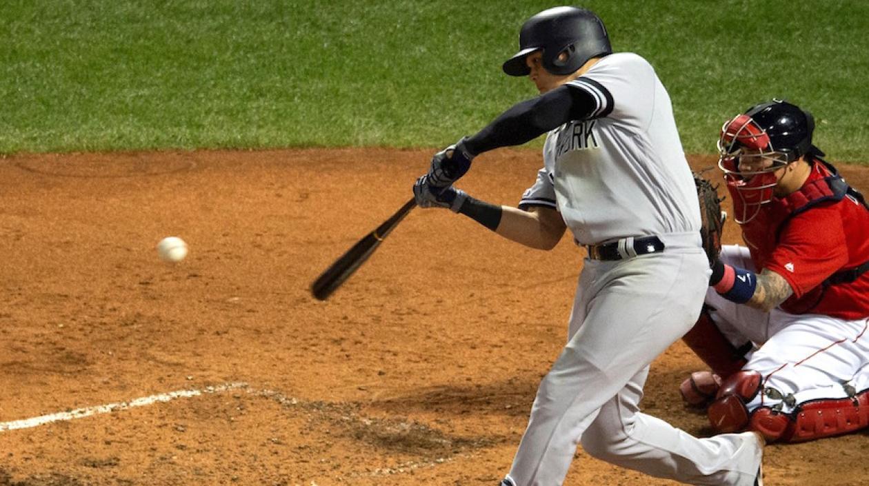 Gio Urshela, conectando el jonrón.