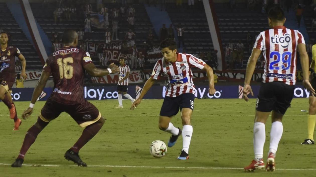El volante chileno Matías Fernández.
