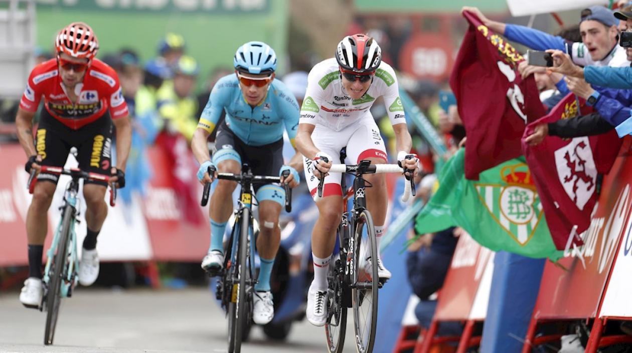 Miguel Ángel López, en el centro.