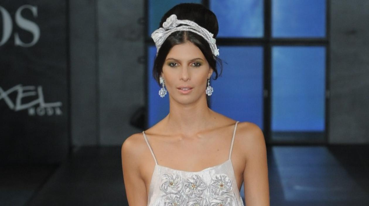 La modelo colombiana 'Toya' Montoya desfilando en Ixel Moda.