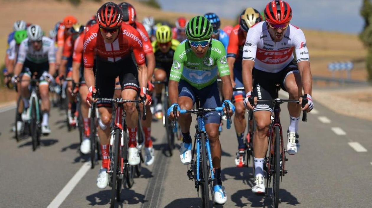 Nairo Quintana tira al frente de la fuga. 