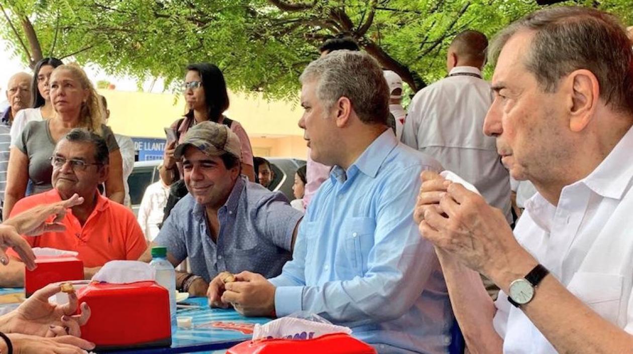 El Alcalde Alejandro Char, el Presidente Iván Duque y el dirigente de Cambio Radical, Fuad Char.