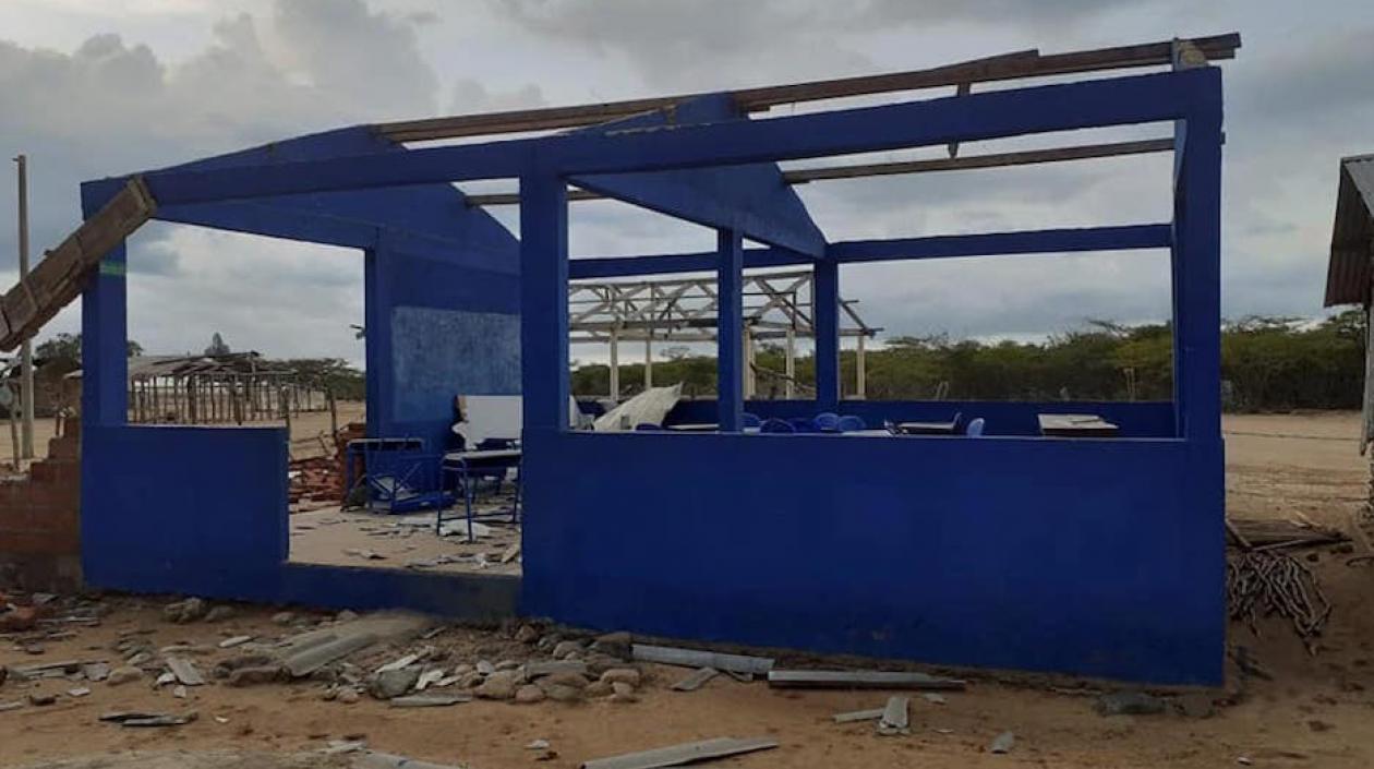 Destrozos causados por el tornado.