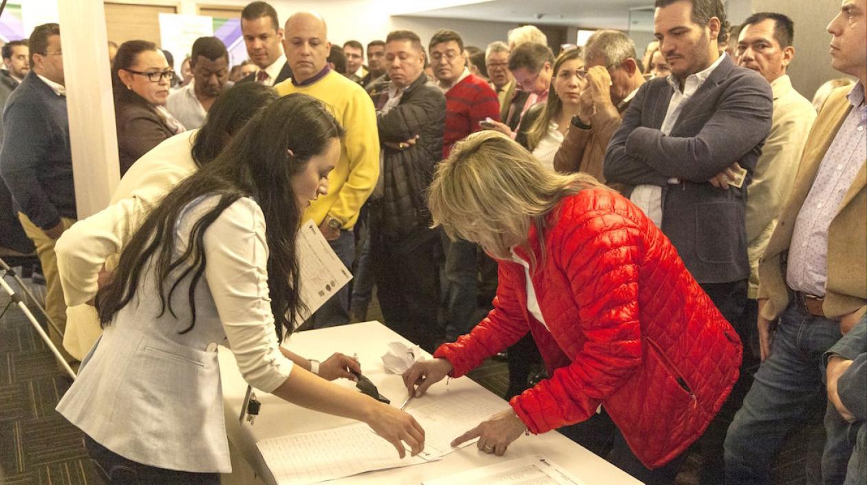 Aspirantes a las direcciones territoriales durante el proceso de evaluación.