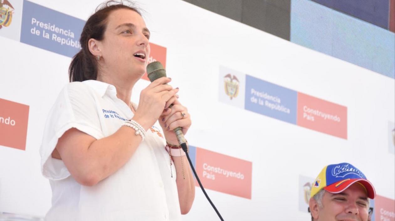 La Consejera Presidencial, Karen Abudinen, interviniendo en el Taller Construyendo País.