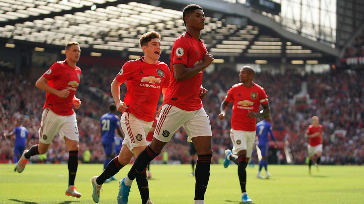 Marcus Rashford festeja su anotación. 