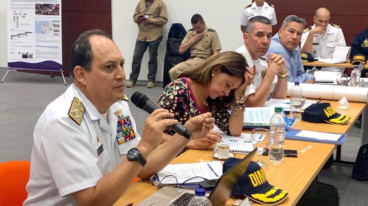 Vicealmirante Juan Manuel Soltau, Director de la Dimar, y la Vicepresidenta de la República, Marta Lucía Ramírez.