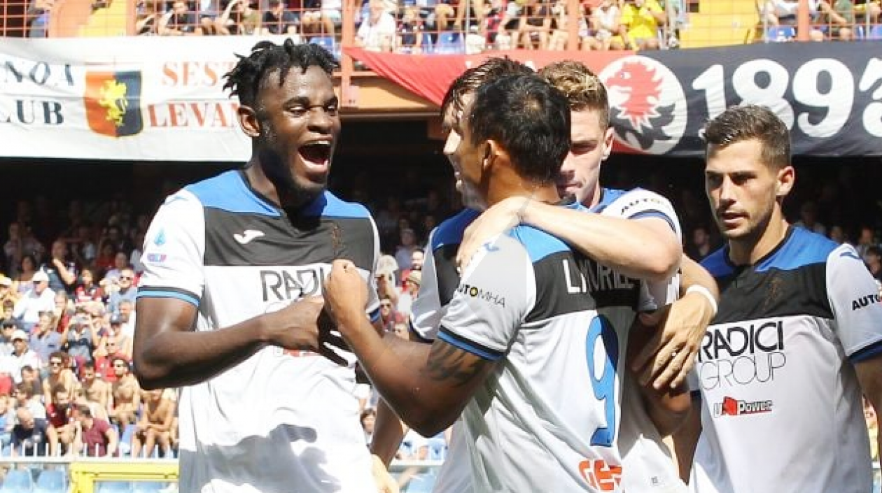 Duván Zapata celebrando con Luis Fernando Muriel.