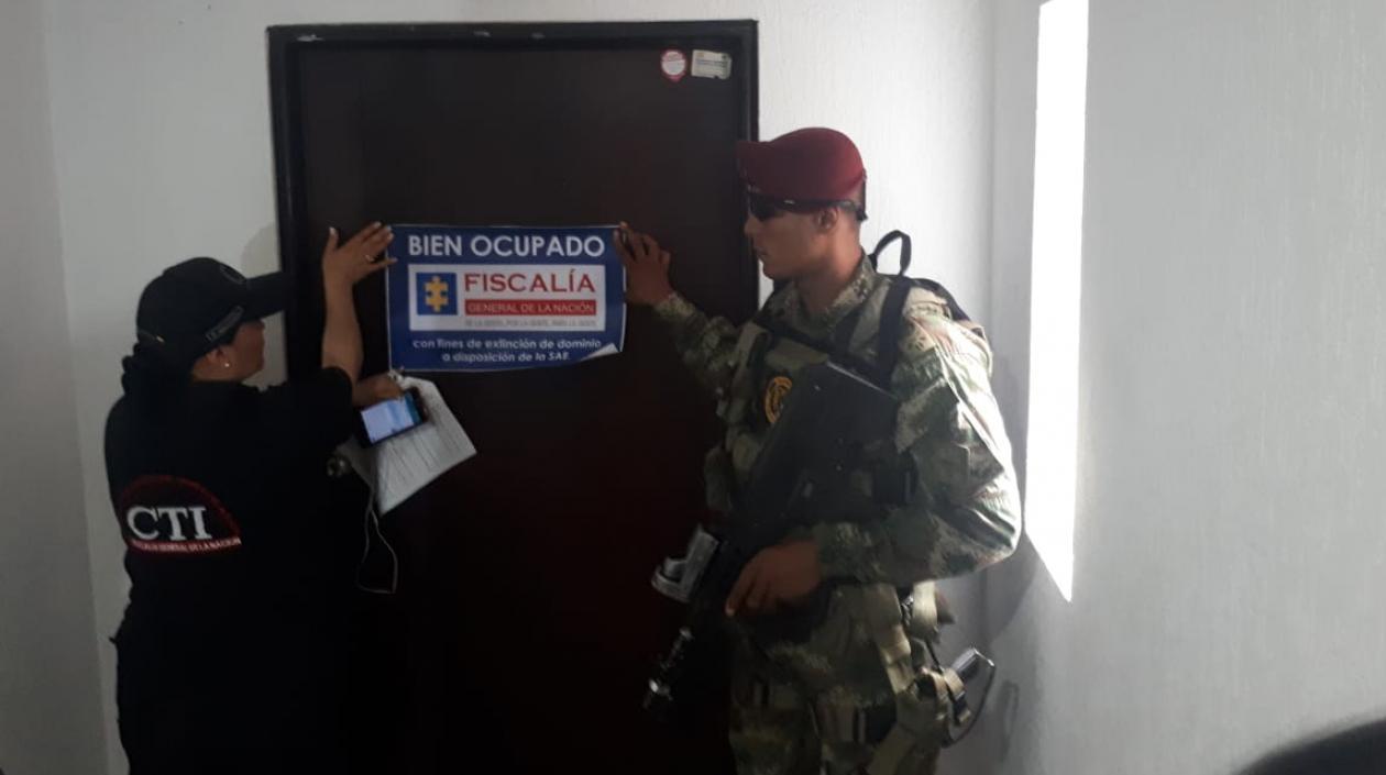 Una casa, cuatro lotes, doce apartamentos y tres locales.