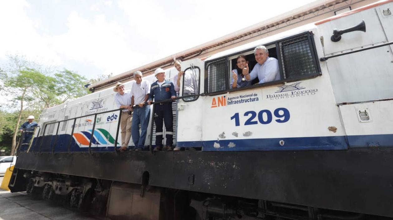 El Presidente Iván Duque y la Ministra de Transporte Ángela María Orozco, promoviendo el nuevo sistema.