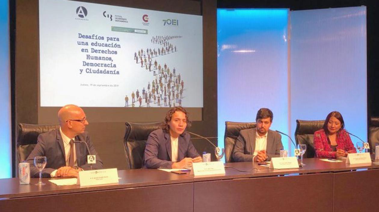 Debate entorno a la educación en Derechos Humanos, democracia y ciudadanía.