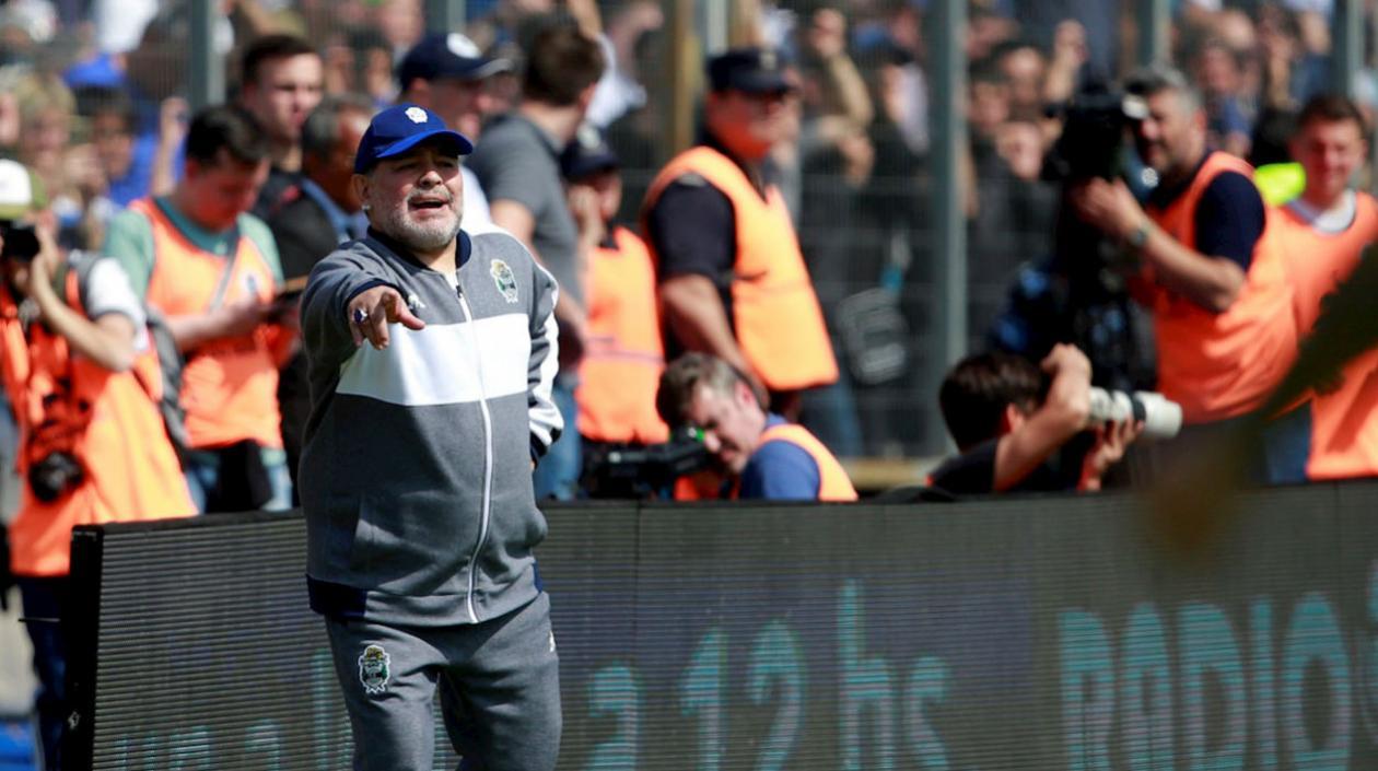 Diego Maradona, técnico de Gimnasia y Esgrima. 