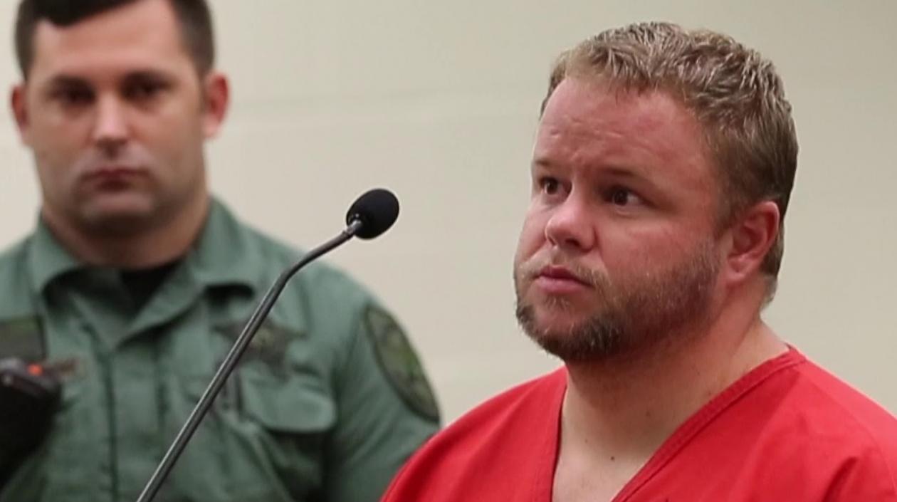 Michael W. Jones Jr, acusado de asesinar a su esposa y sus cuatro hijos.