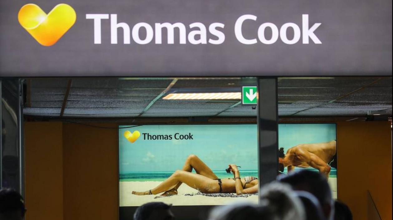 Un cartel publicitario de la empresa británica Thomas Cook.