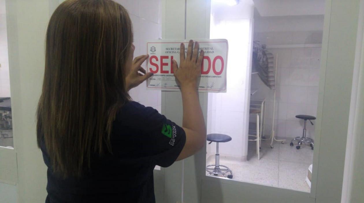 Cierre de área de quirófano no habilitado