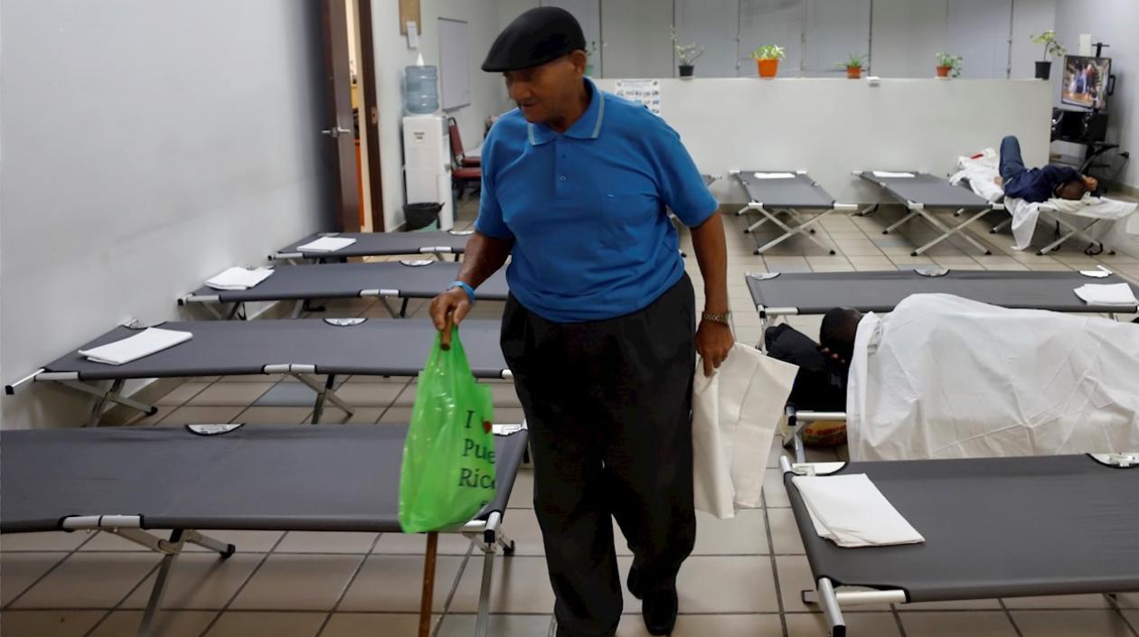 Refugio de afectados por el paso de la tormenta Karen.