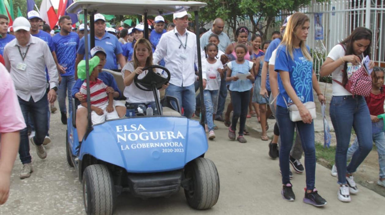 La candidata Elsa Noguera, durante su recorrido en el 'Elsa Móvil'.