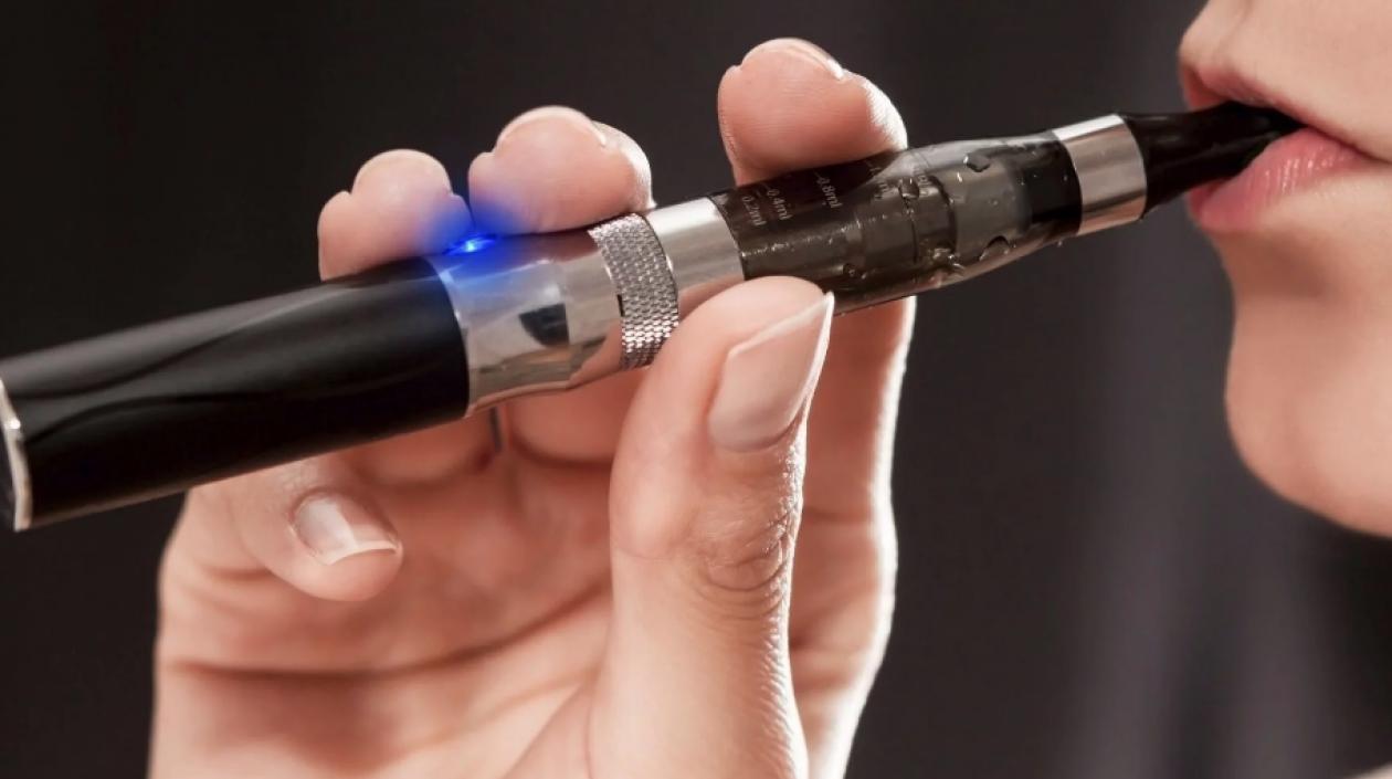 Gobierno revisa el tema de los cigarrillos electrónicos y los llamados vapeadores.