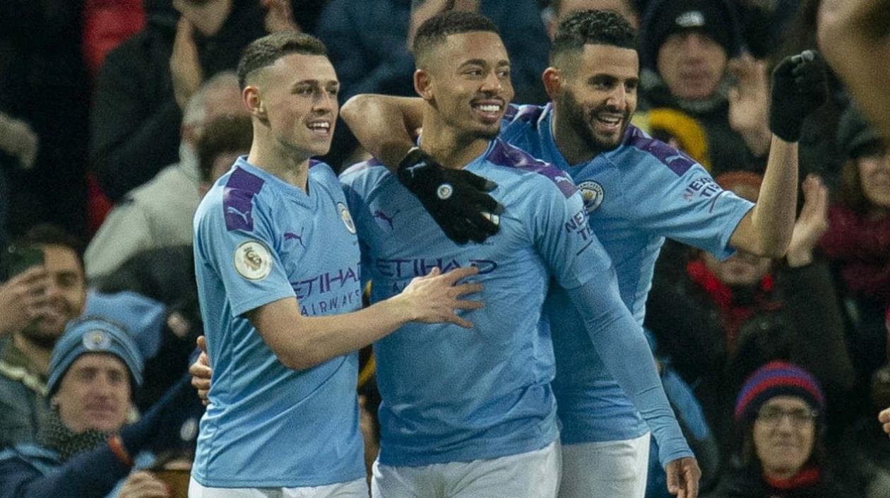 Gabriel Jesús celebra con sus compañeros. 