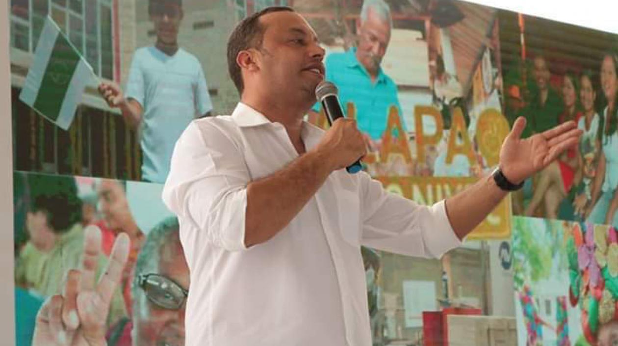 El Alcalde José Vargas Muñoz explicando sus planes de gobierno.