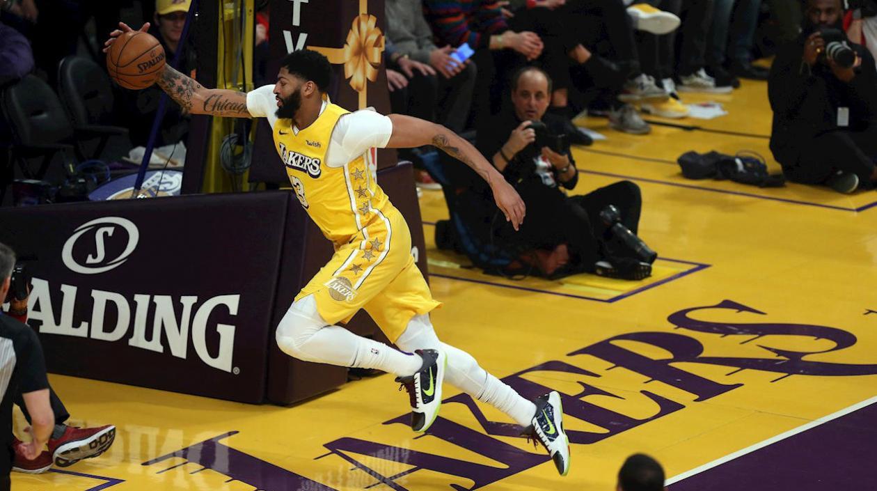 Anthony Davis, pivot de los Lakers. 