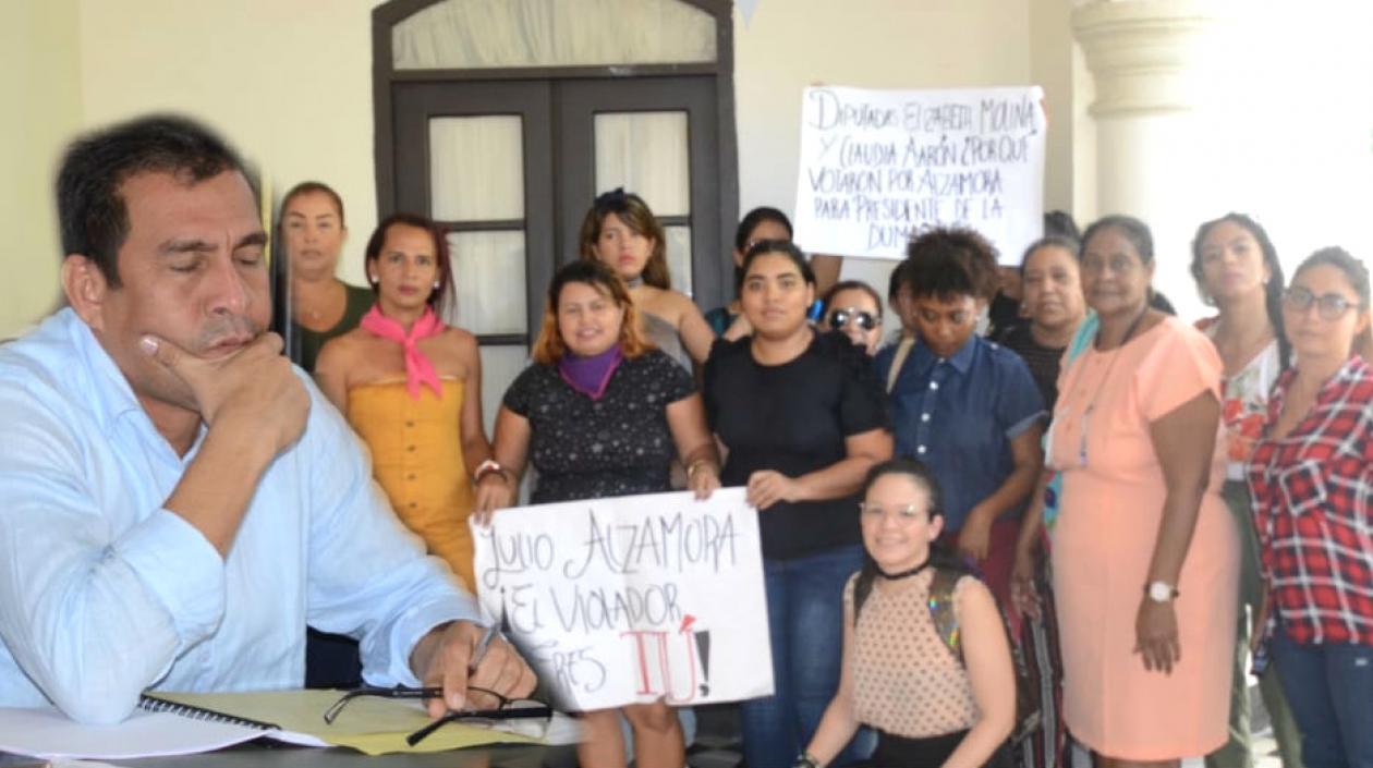 Julio David Alzamora tuvo que responder a la prensa por la investigación que le pesa por delitos sexuales.